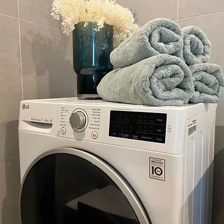 Brand New Centre Apartment, Free Parking Spot Appartement *