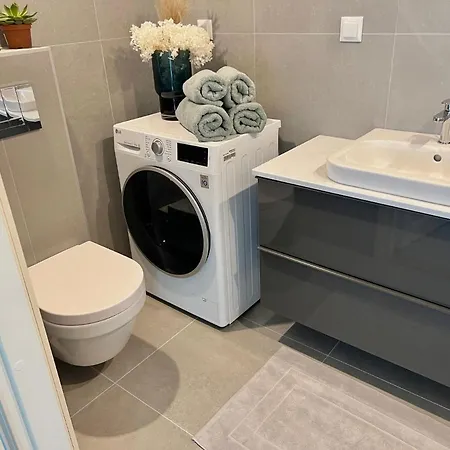 Апартаменты Brand New Centre Apartment, Free Parking Spot