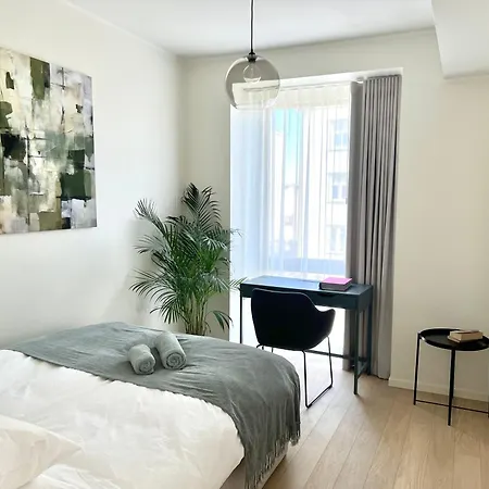 Brand New Centre Apartment, Free Parking Spot *