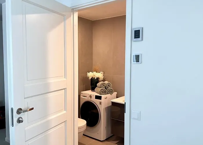 Brand New Centre Apartment, Free Parking Spot Apartman *