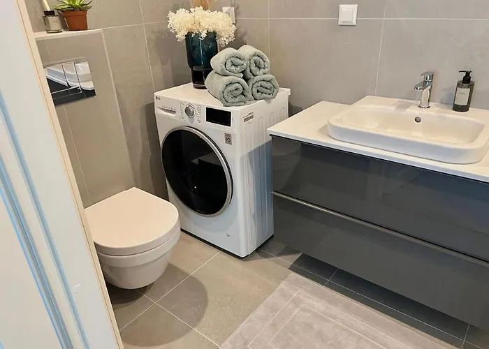 Διαμέρισμα Brand New Centre Apartment, Free Parking Spot