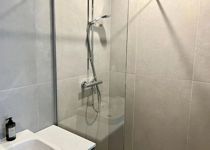 Διαμέρισμα Brand New Centre Apartment, Free Parking Spot
