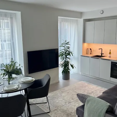 Апартаменты Brand New Centre Apartment, Free Parking Spot
